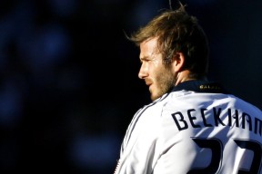 半岛体育app登录 -Uzi巅峰对决，费德勒与30激战法国队分钟，逆转胜负难料！